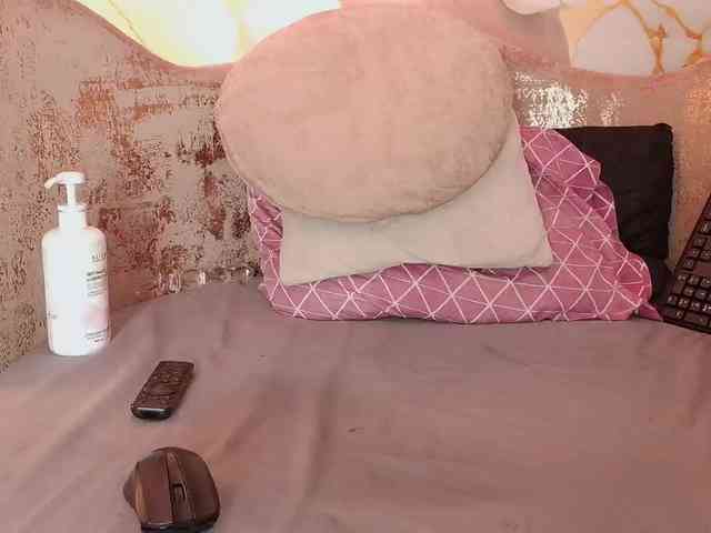 nylaroyale webcam