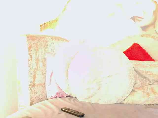 nylaroyale webcam