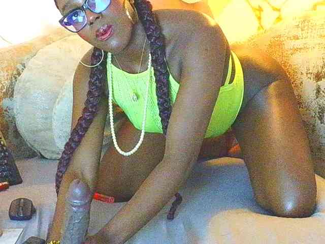 nylaroyale webcam