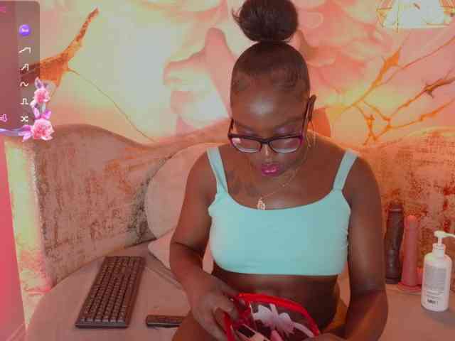 nylaroyale webcam