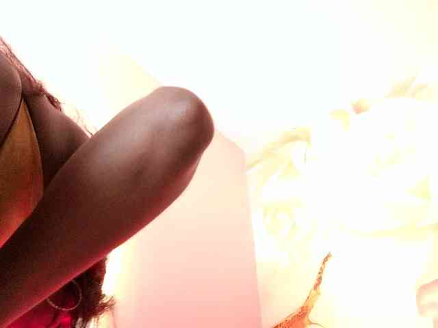 nylaroyale webcam