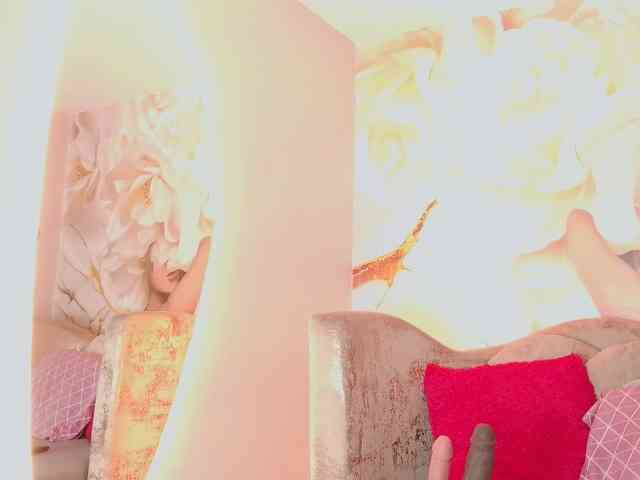 nylaroyale webcam