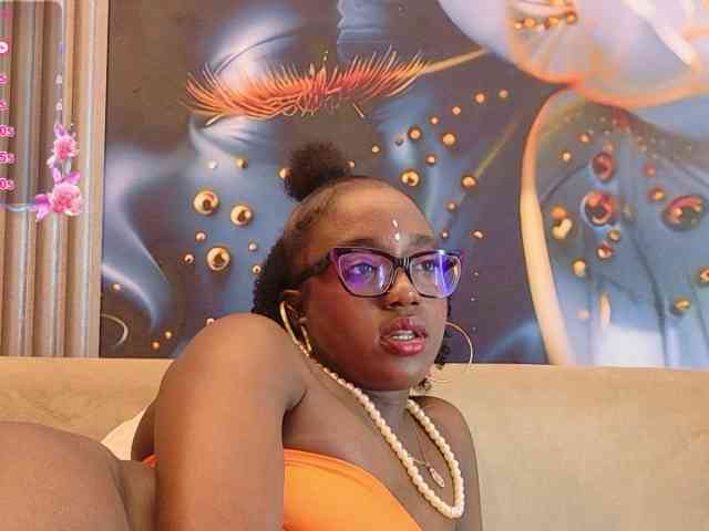 nylaroyale webcam