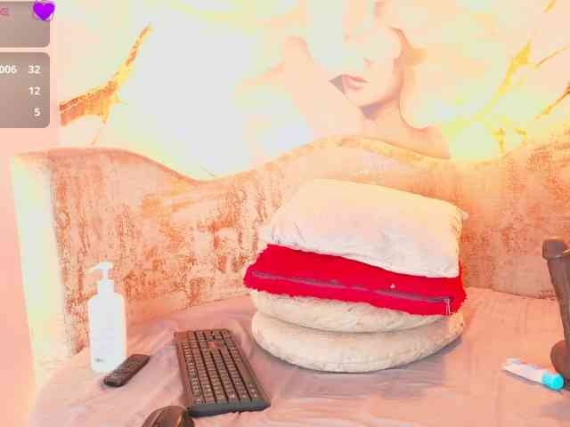 nylaroyale webcam