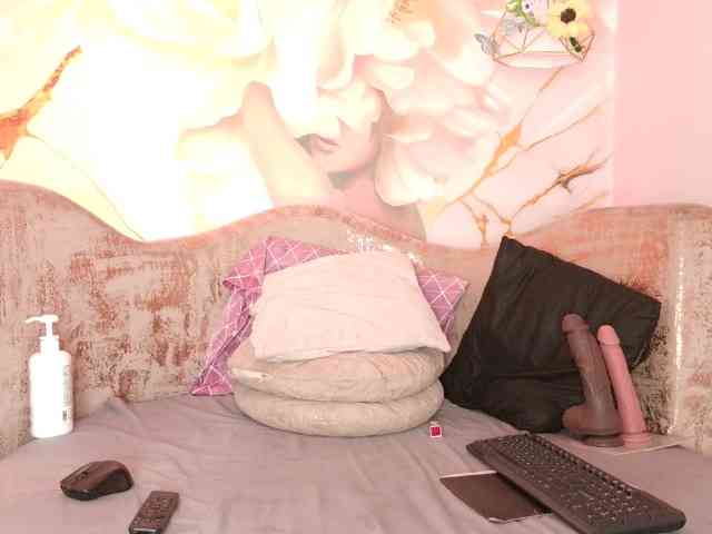 nylaroyale webcam