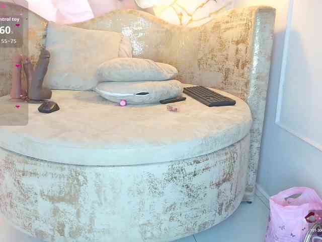 nylaroyale Live Webcam on BongaCams