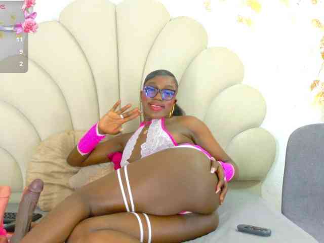 nylaroyale webcam
