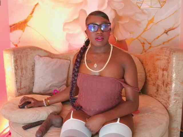 nylaroyale webcam