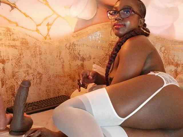 nylaroyale webcam