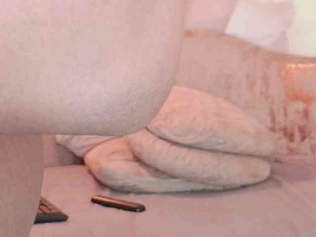 nylaroyale webcam