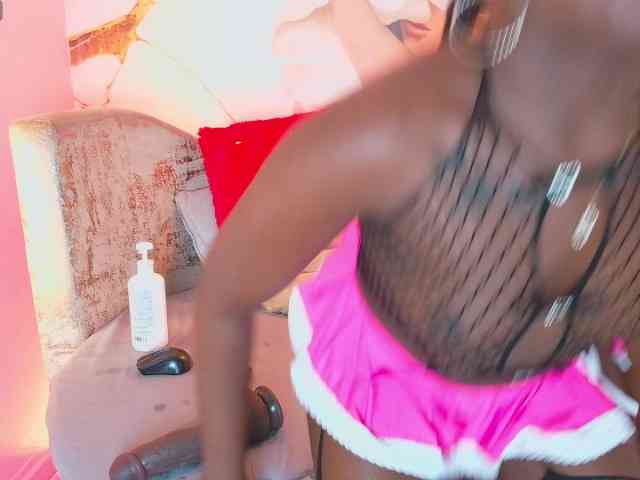 nylaroyale webcam