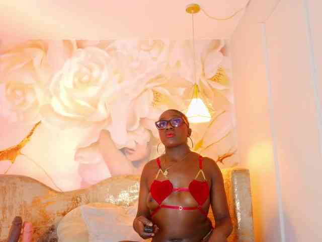 nylaroyale webcam