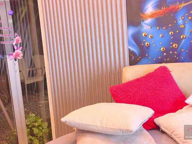 nylaroyale webcam