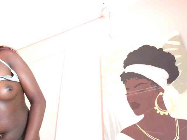 nylaroyale webcam