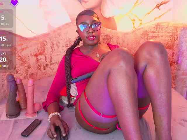 nylaroyale webcam
