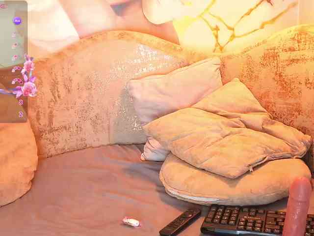 nylaroyale webcam