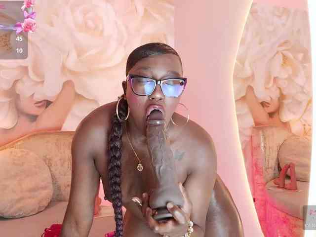 nylaroyale webcam