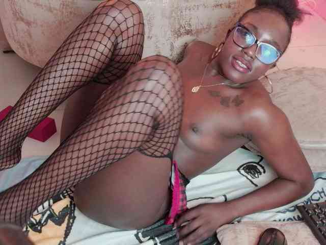 nylaroyale webcam