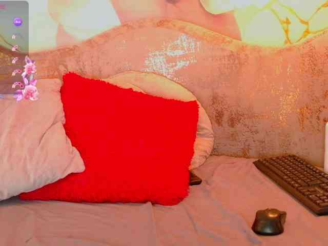 nylaroyale webcam