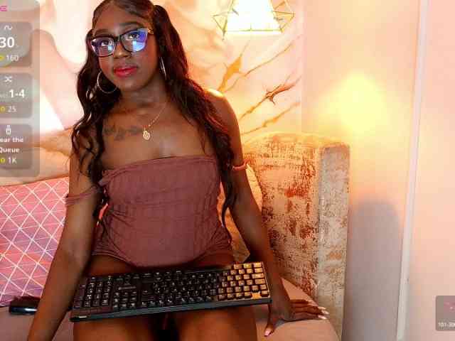nylaroyale webcam