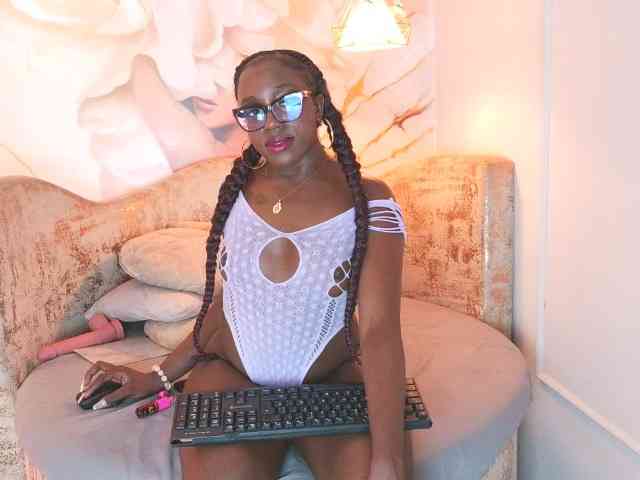 nylaroyale webcam