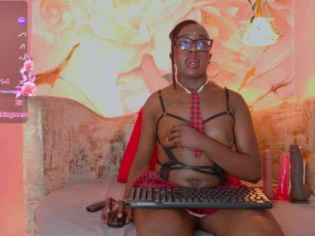nylaroyale webcam