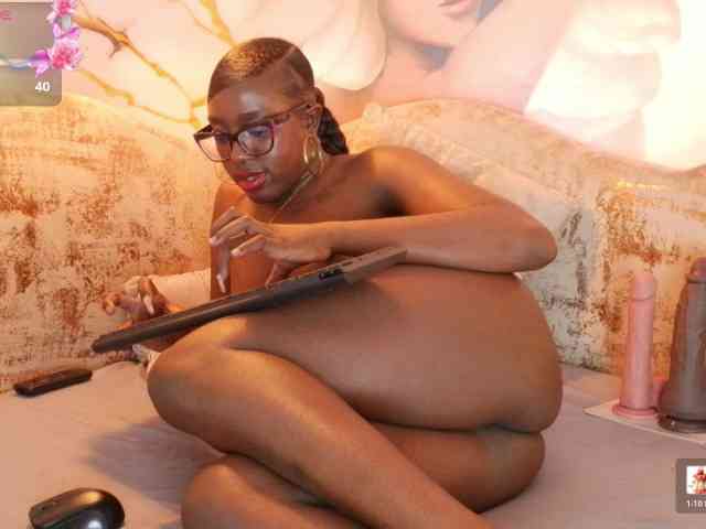 nylaroyale webcam