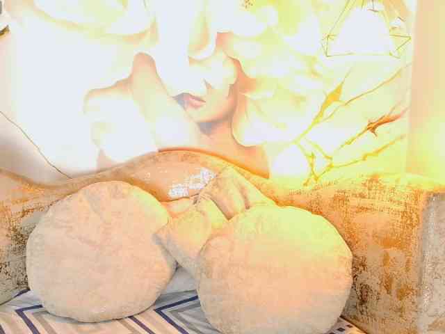 nylaroyale webcam