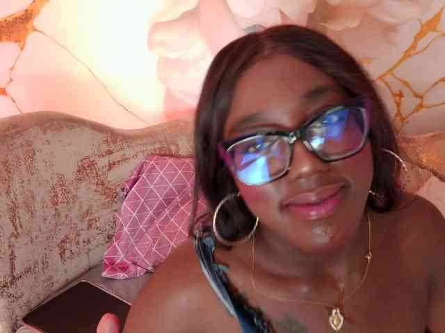 nylaroyale webcam