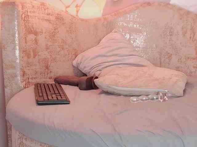 nylaroyale webcam