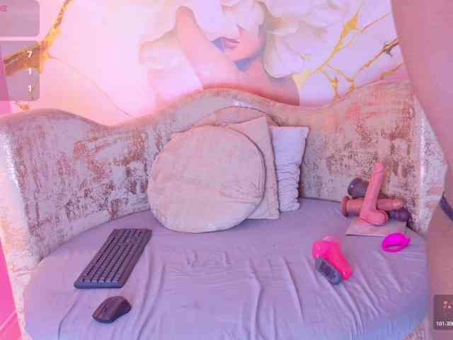 nylaroyale webcam