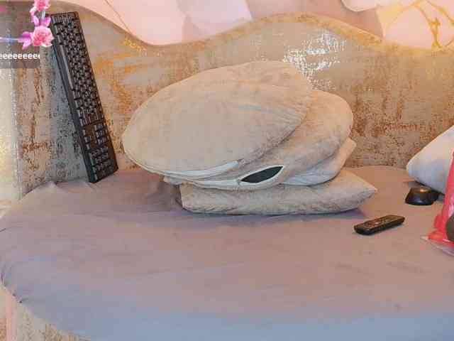nylaroyale webcam