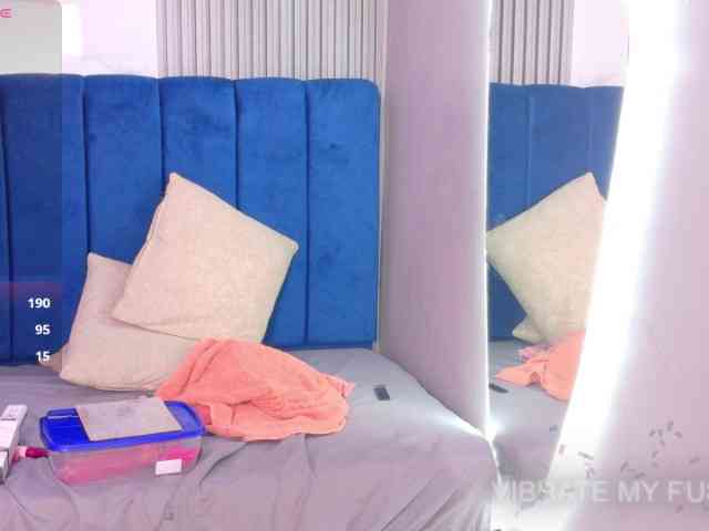 nylaroyale webcam