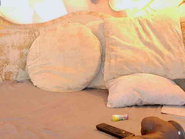 nylaroyale webcam
