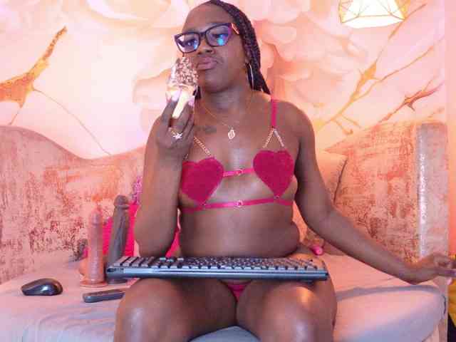 nylaroyale webcam