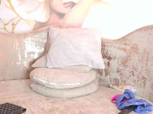 nylaroyale webcam