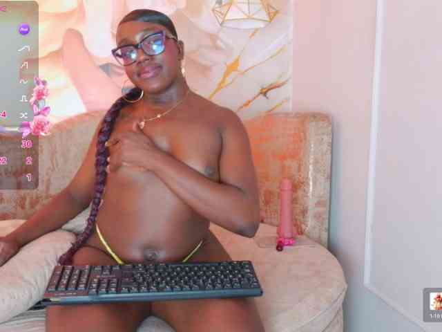 nylaroyale webcam