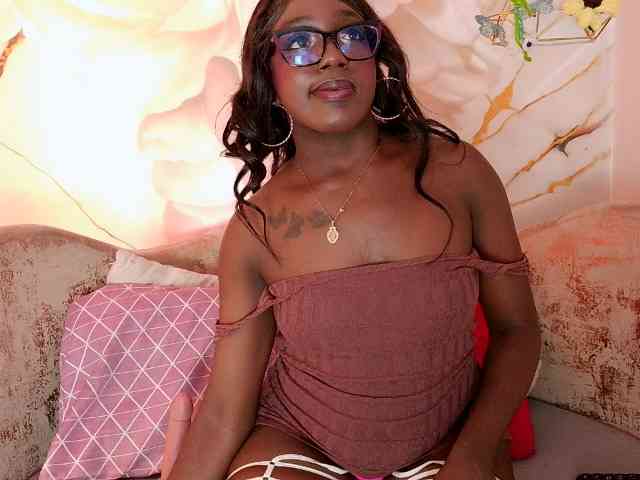 nylaroyale webcam