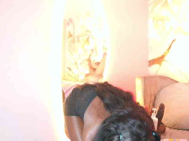 nylaroyale webcam