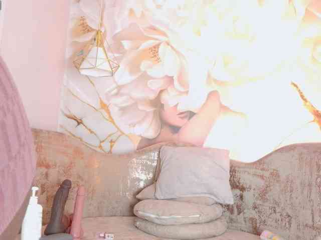 nylaroyale webcam