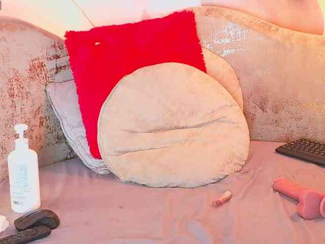 nylaroyale webcam