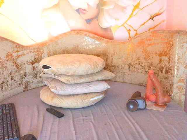 nylaroyale webcam