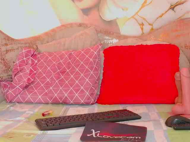 nylaroyale webcam
