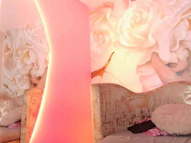 nylaroyale webcam
