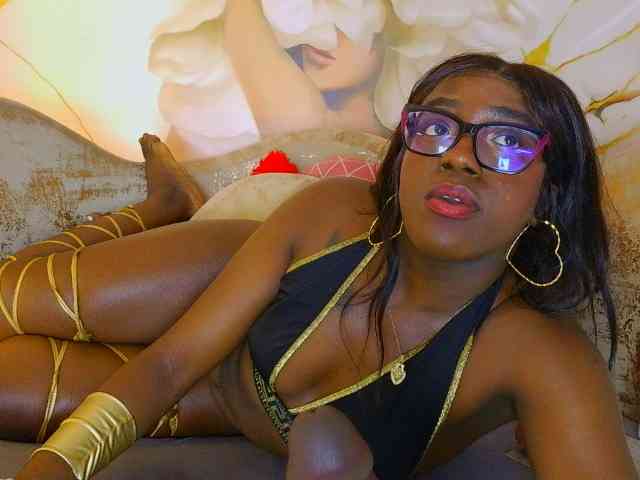 Modelo: nylaroyale