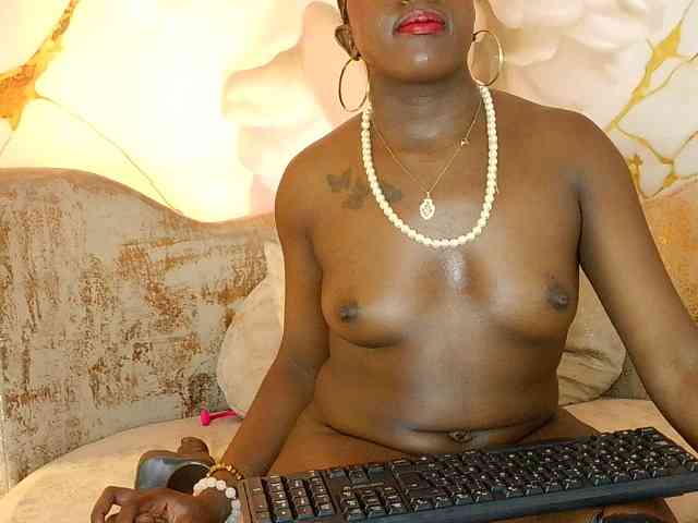 nylaroyale webcam