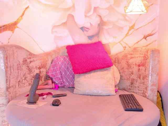 nylaroyale webcam