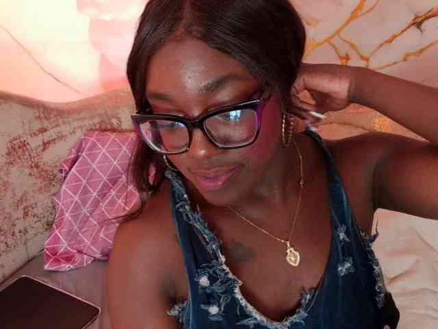 nylaroyale