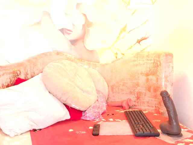 nylaroyale webcam