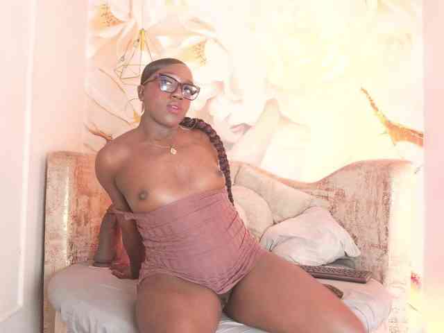 nylaroyale webcam